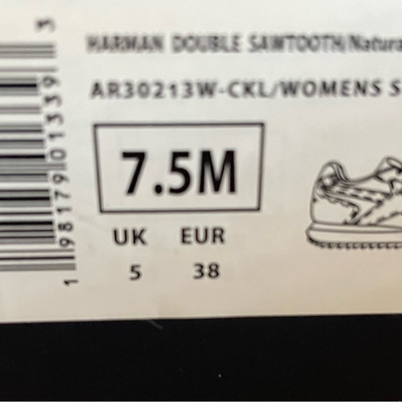 New Reebok Sneaker - Picture 6 of 6